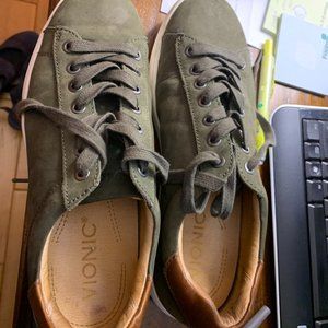 vionic sneakers